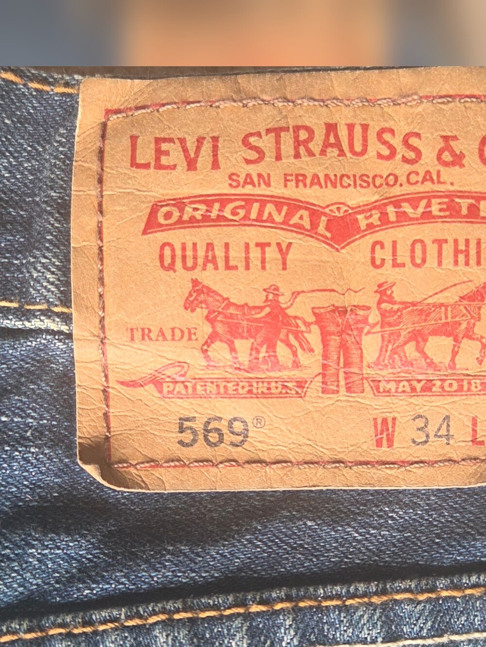 Levi's 569 Blue Denim Men’s Shorts Jorts Size 34 - Picture 4 of 4